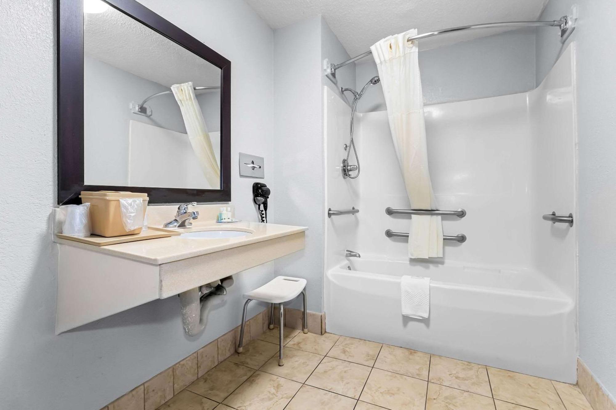 Quality Inn & Suites Florence Civic Center Экстерьер фото