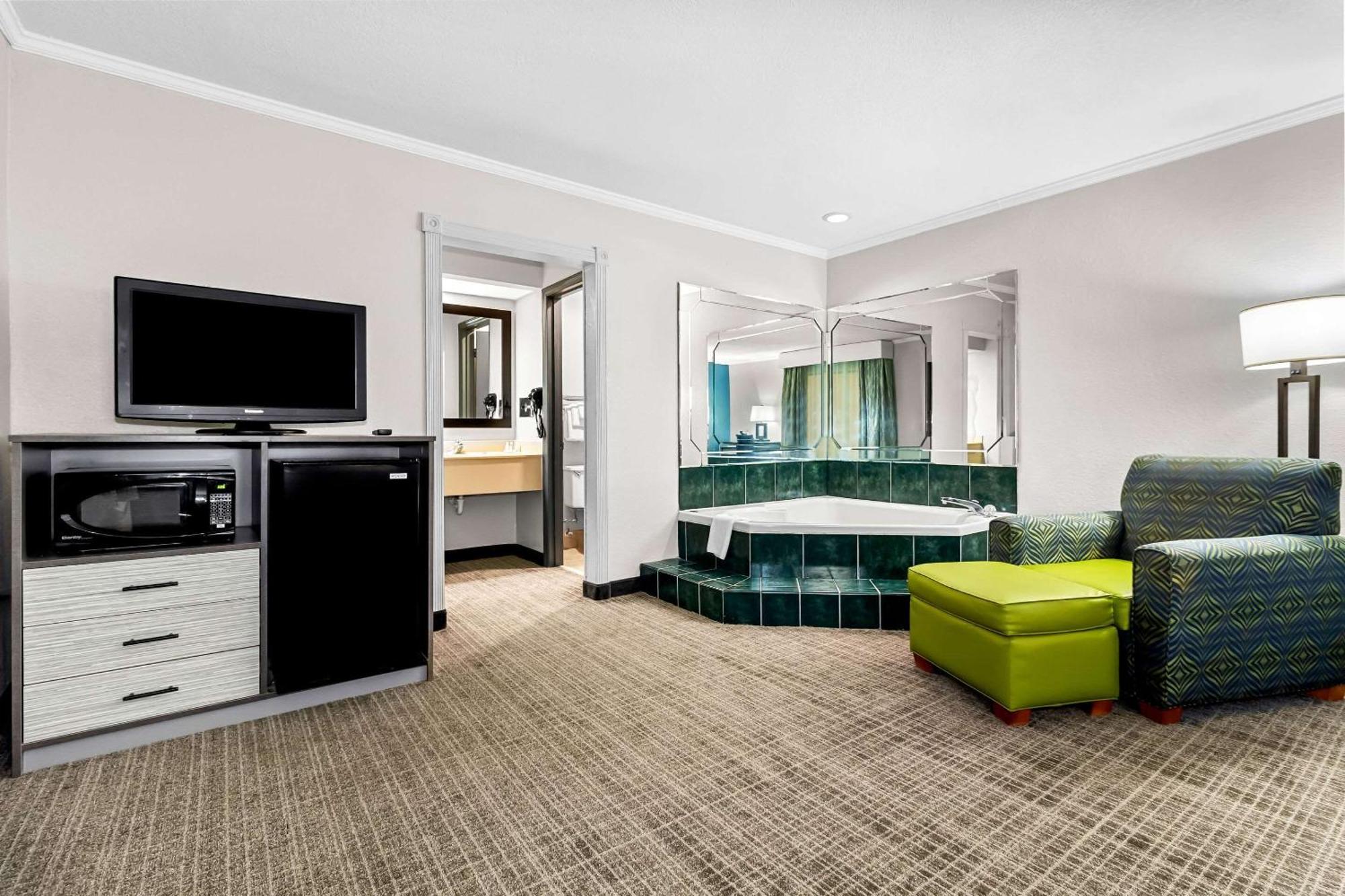 Quality Inn & Suites Florence Civic Center Экстерьер фото