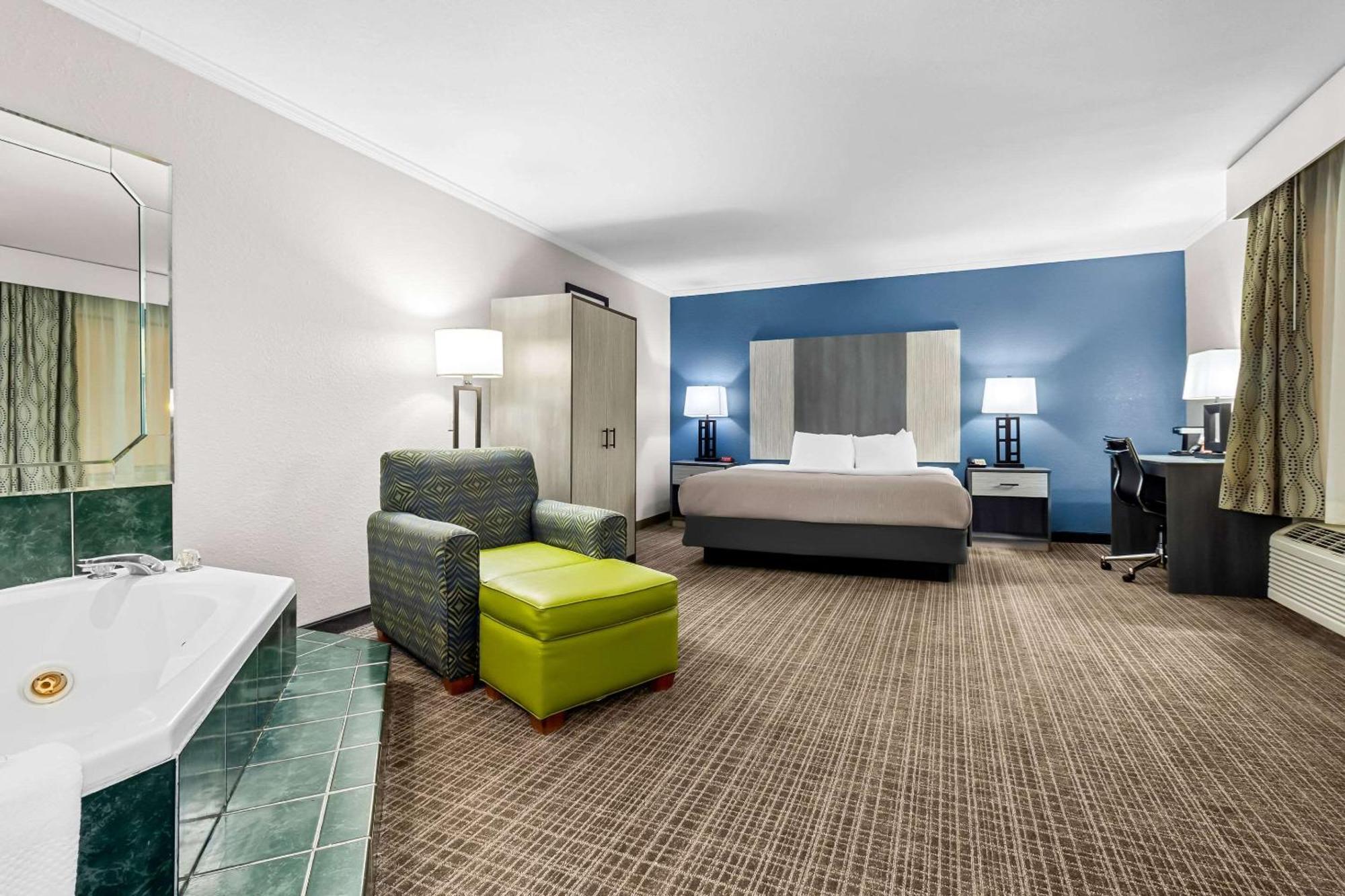 Quality Inn & Suites Florence Civic Center Экстерьер фото