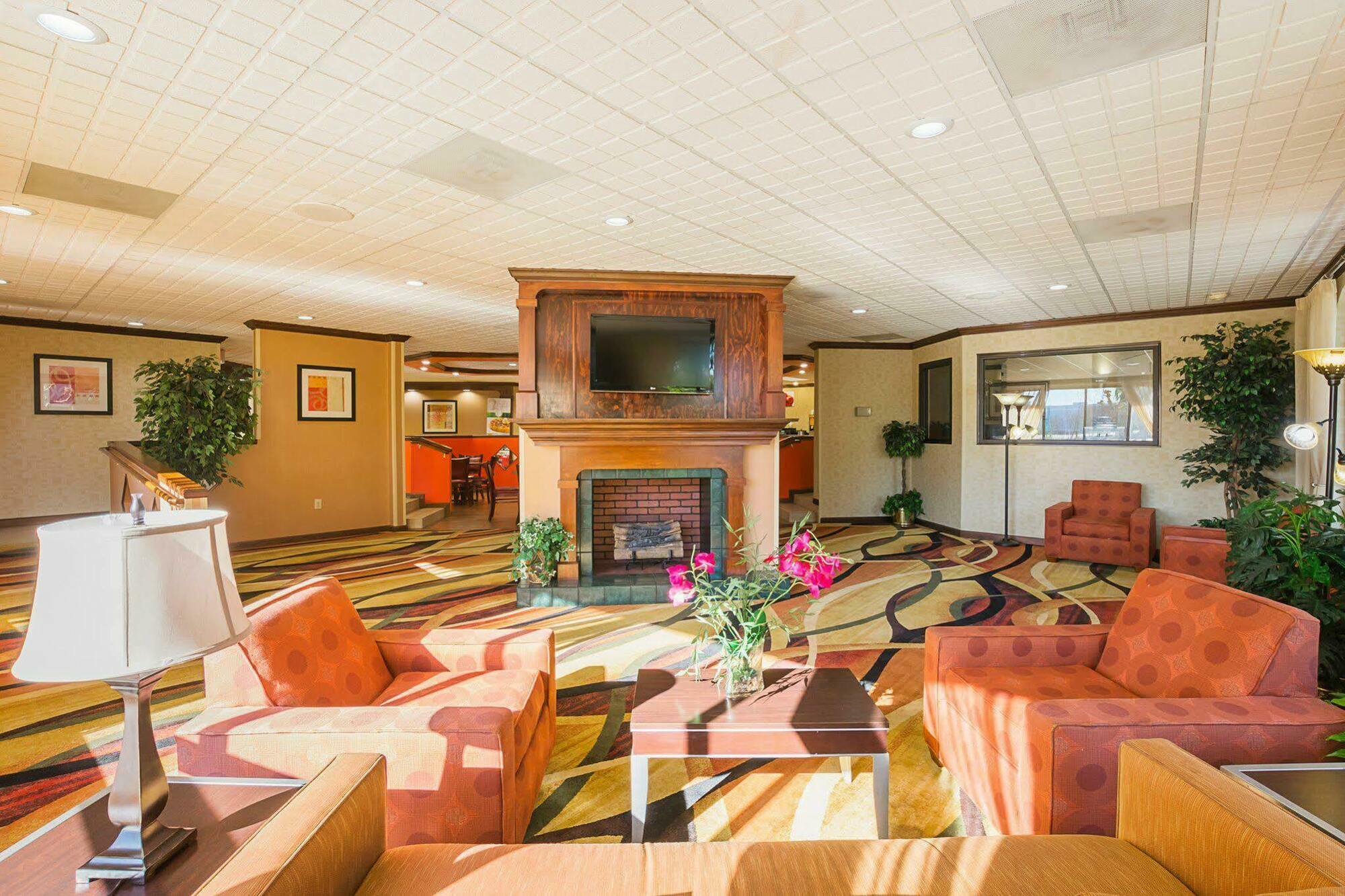 Quality Inn & Suites Florence Civic Center Экстерьер фото